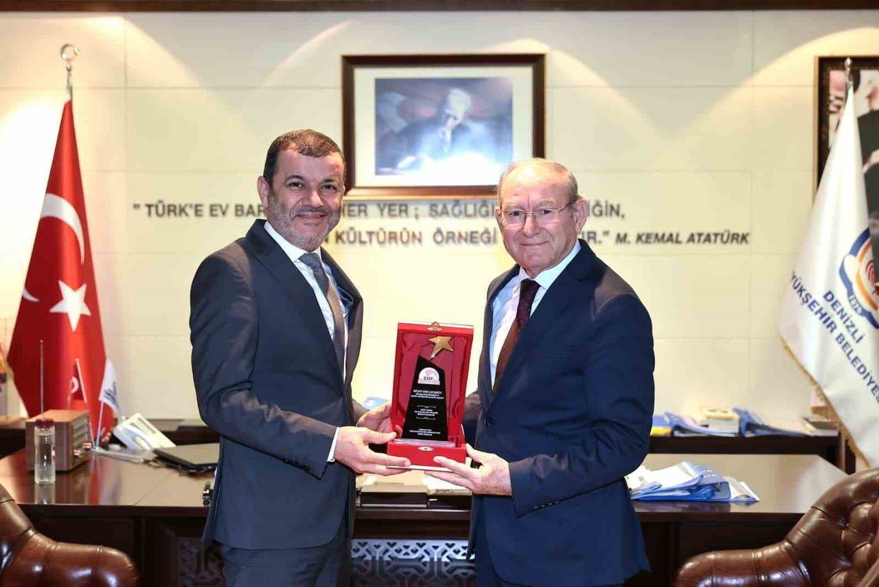 EGE GAZETECİLER FEDERASYONU TARAFINDAN 10 OCAK ÇALIŞAN GAZETECİLER GÜNÜ VESİLESİYLE BU YIL İLK KEZ...