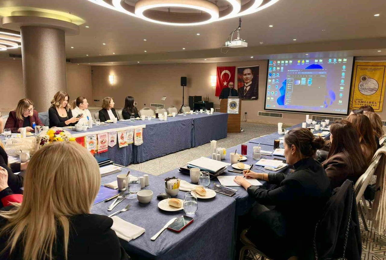 EĞİTİM DÜNYASI, İŞ DÜNYASI VE SİVİL TOPLUM KURULUŞLARIYLA İŞ BİRLİKLERİNİ SÜRDÜREN MERSİN...