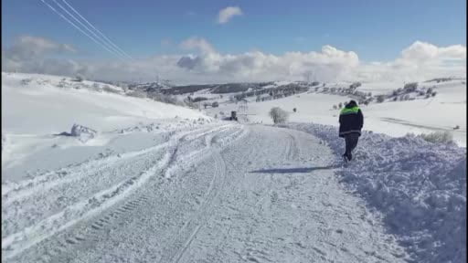 Ekipler kar mesaisini aralıksız sürdürüyor