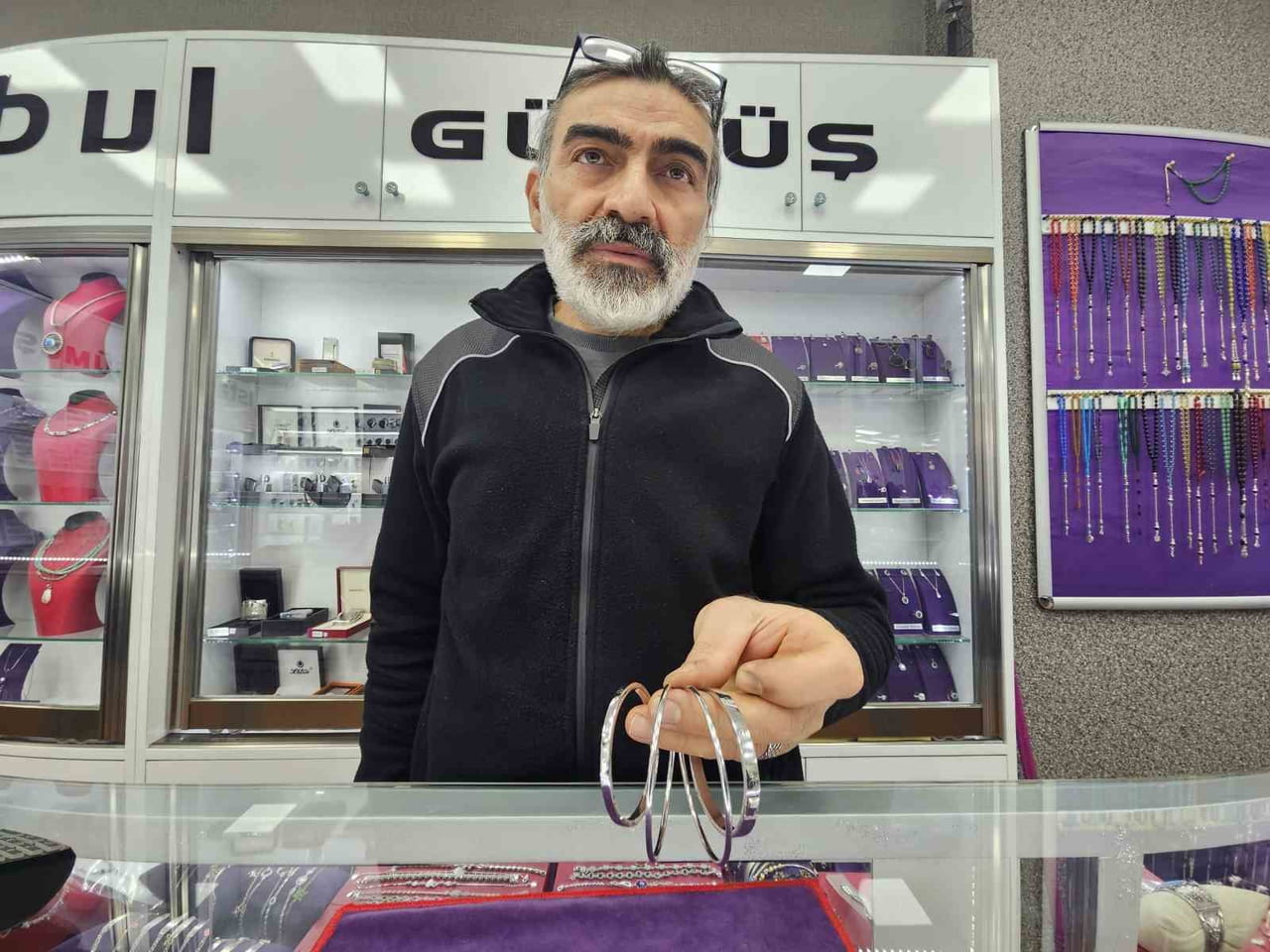 ELAZIĞ'DA ALTIN FİYATLARI ARTINCA GÜMÜŞ BİLEZİKLERE TALEP ARTTI