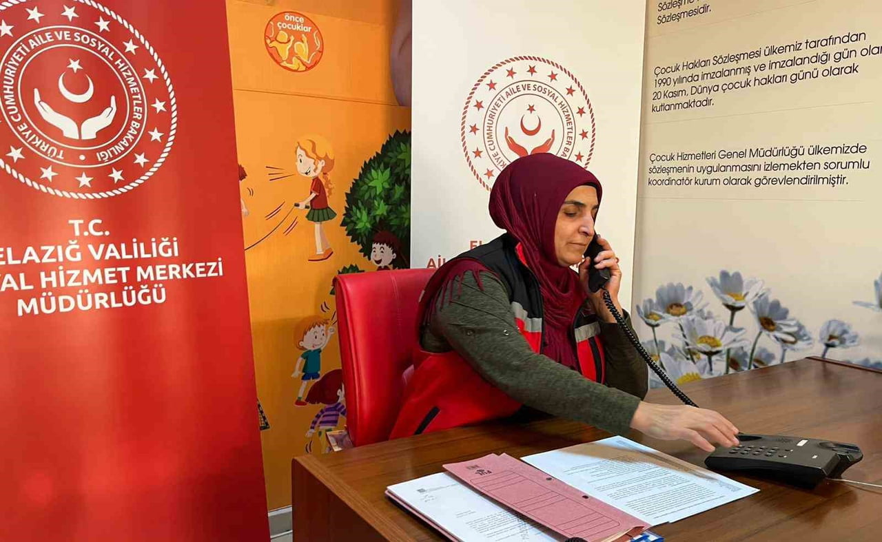 ELAZIĞ AİLE VE SOSYAL HİZMETLER İL MÜDÜRLÜĞÜ TARAFINDAN, YENİ DOĞAN BEBEKLERİN AİLELERİ TELEFONLA...