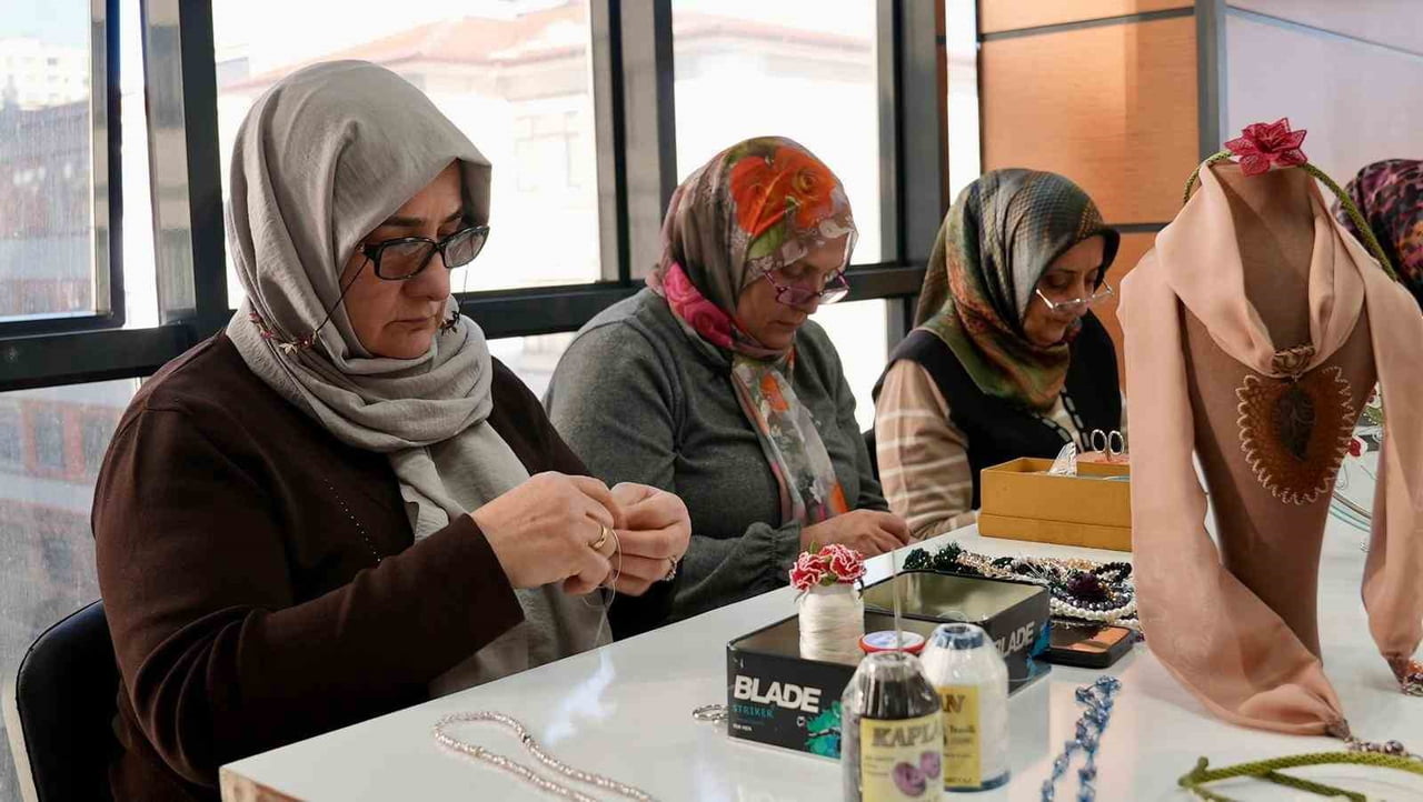 ELAZIĞ BELEDİYESİ VE TÜBİTAK İŞ BİRLİĞİ İLE KADINLARA YÖNELİK "KADIN EL EMEĞİ VE KÜLTÜREL MİRAS"...