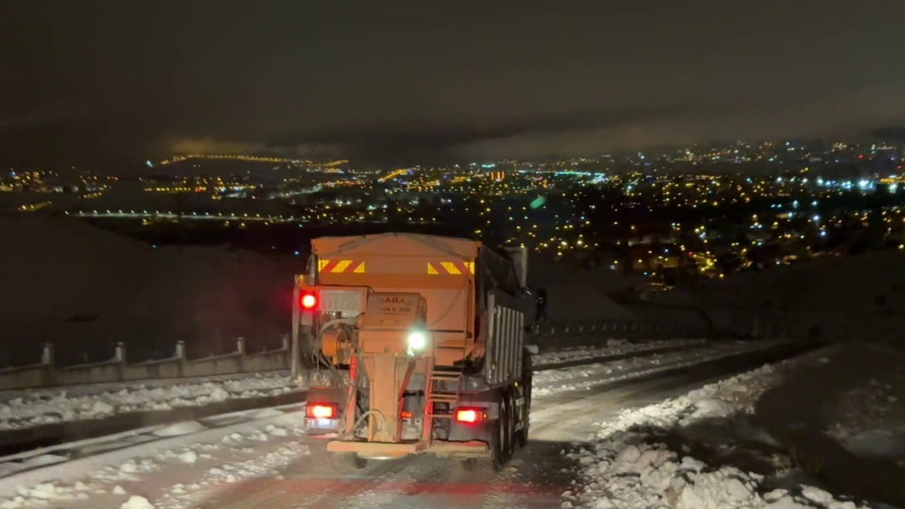 ELAZIĞ’DA DÜN GECE BAŞLAYAN VE HALEN ETKİSİNİ SÜRDÜREN KAR YAĞIŞINDAN DOLAYI, ELAZIĞ BELEDİYESİ...