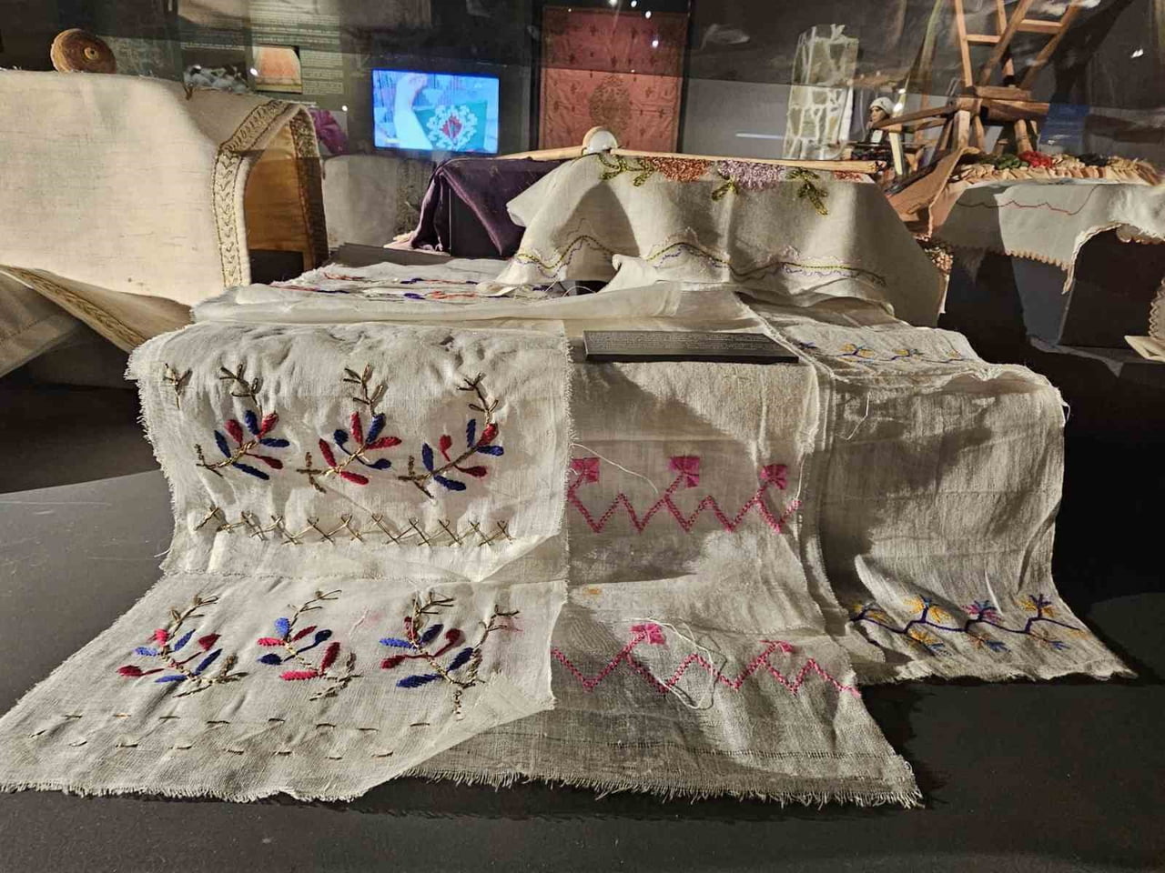 ELAZIĞ’IN KÖKLÜ GEÇMİŞİNİ GÜNÜMÜZE TAŞIYAN ELAZIĞ KENT MÜZESİ, GEÇMİŞİN İZLERİNİ SÜRMEK VE KENTİN...