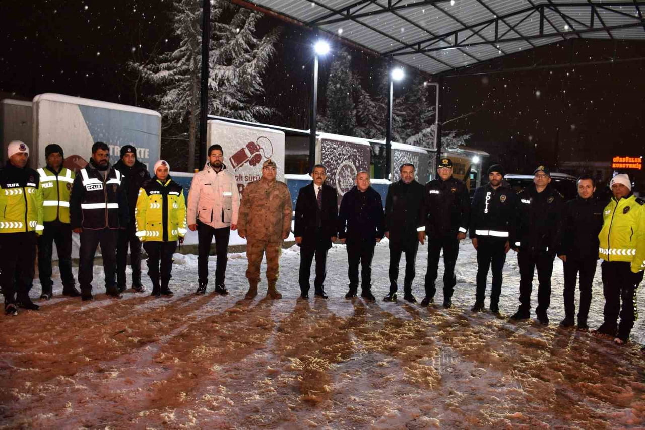 ELAZIĞ PROTOKOLÜ VATANDAŞLARIN YENİ YILA HUZUR VE GÜVEN  İÇERİNDE GİREBİLMESİ İÇİN GÖREVİ BAŞINDA...
