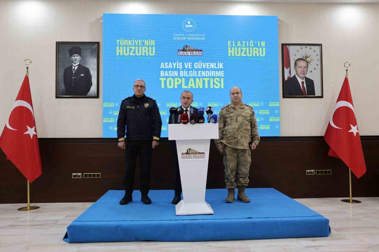 ELAZIĞ VALİSİ NUMAN HATİPOĞLU TARAFINDAN ASAYİŞ VE GÜVENLİK BASIN BİLGİLENDİRME TOPLANTISI...