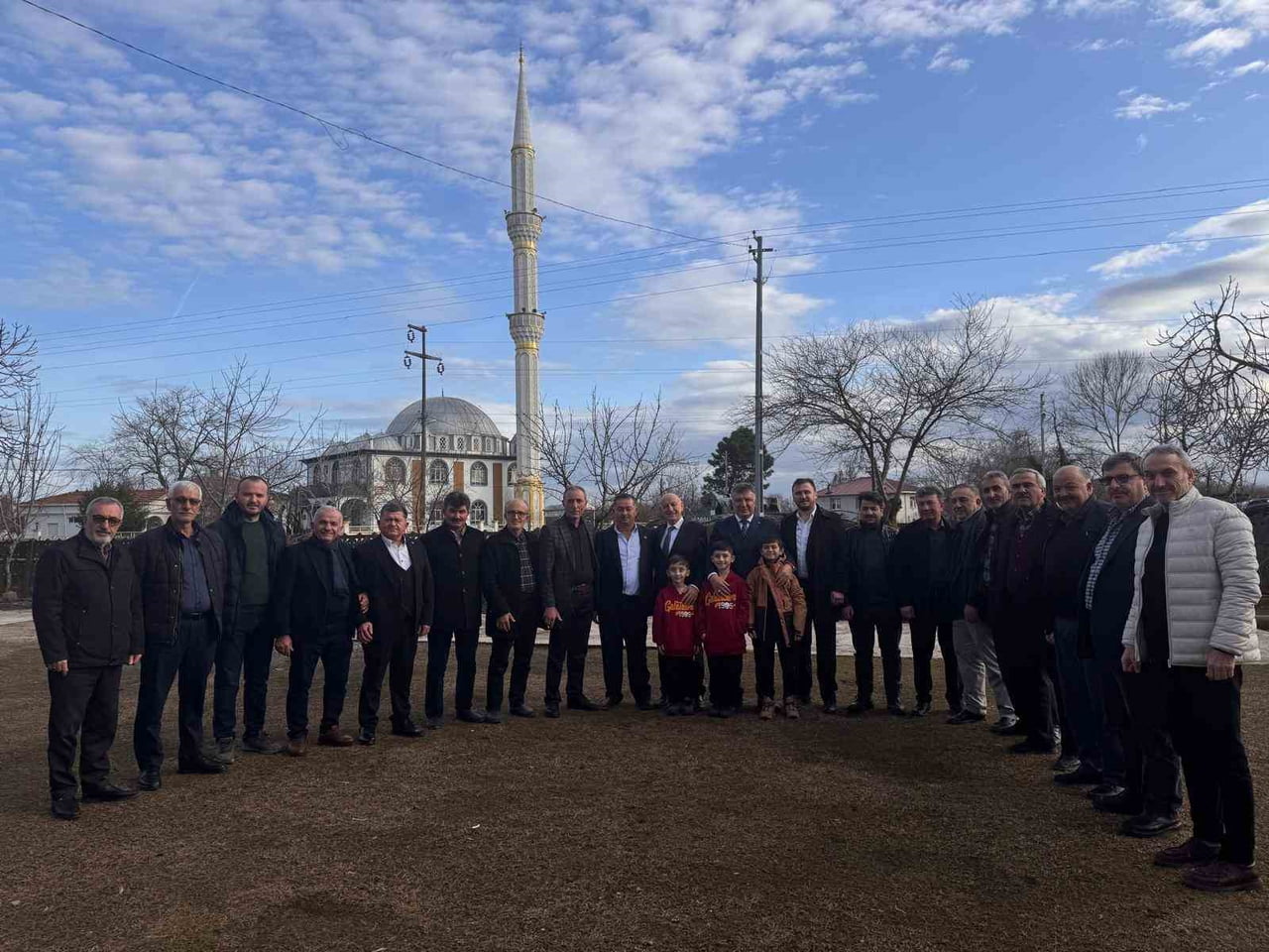 ELMALIK MAHALLESİ’NDEKİ İMAR YOLU AÇMA ÇALIŞMALARINI YERİNDE İNCELEYEN TERME BELEDİYE BAŞKANI...