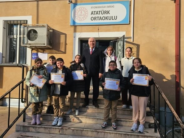 EMİRDAĞ İLÇE MİLLİ EĞİTİM MÜDÜRÜ GÜRKAN EMEKSİZ,  BAŞARILI ‘AYIN ÖĞRENCİLERİNE’ ÖDÜL...