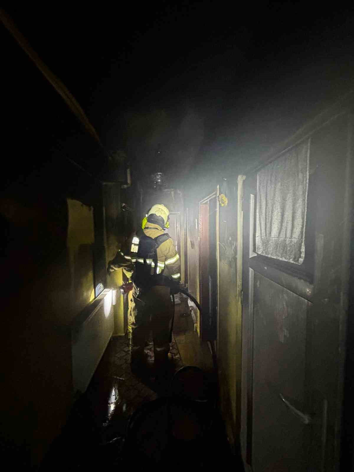 ERDEK’TE DAİRE YANGINI SÖNDÜRÜLDÜ