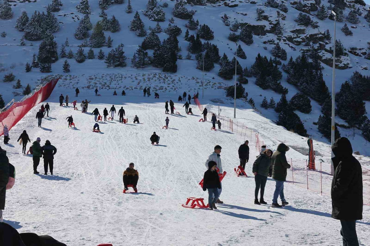 ERGAN’DA ÇOCUKLARIN KIZAK KEYFİ