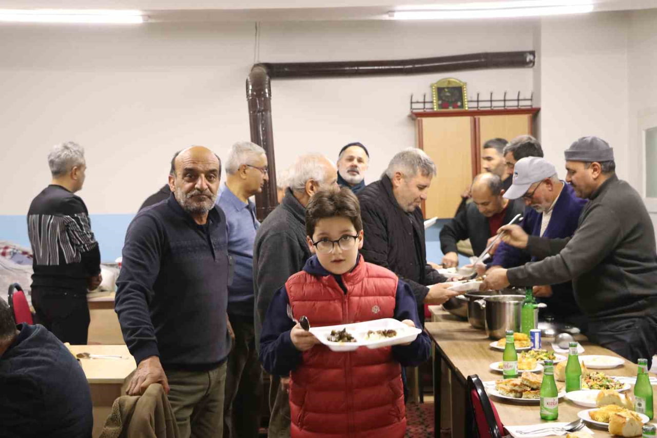 ERZİNCAN'DA "HERFENE GECELERİ"YLE ASIRLIK KÖY GELENEĞİ YAŞATILIYOR