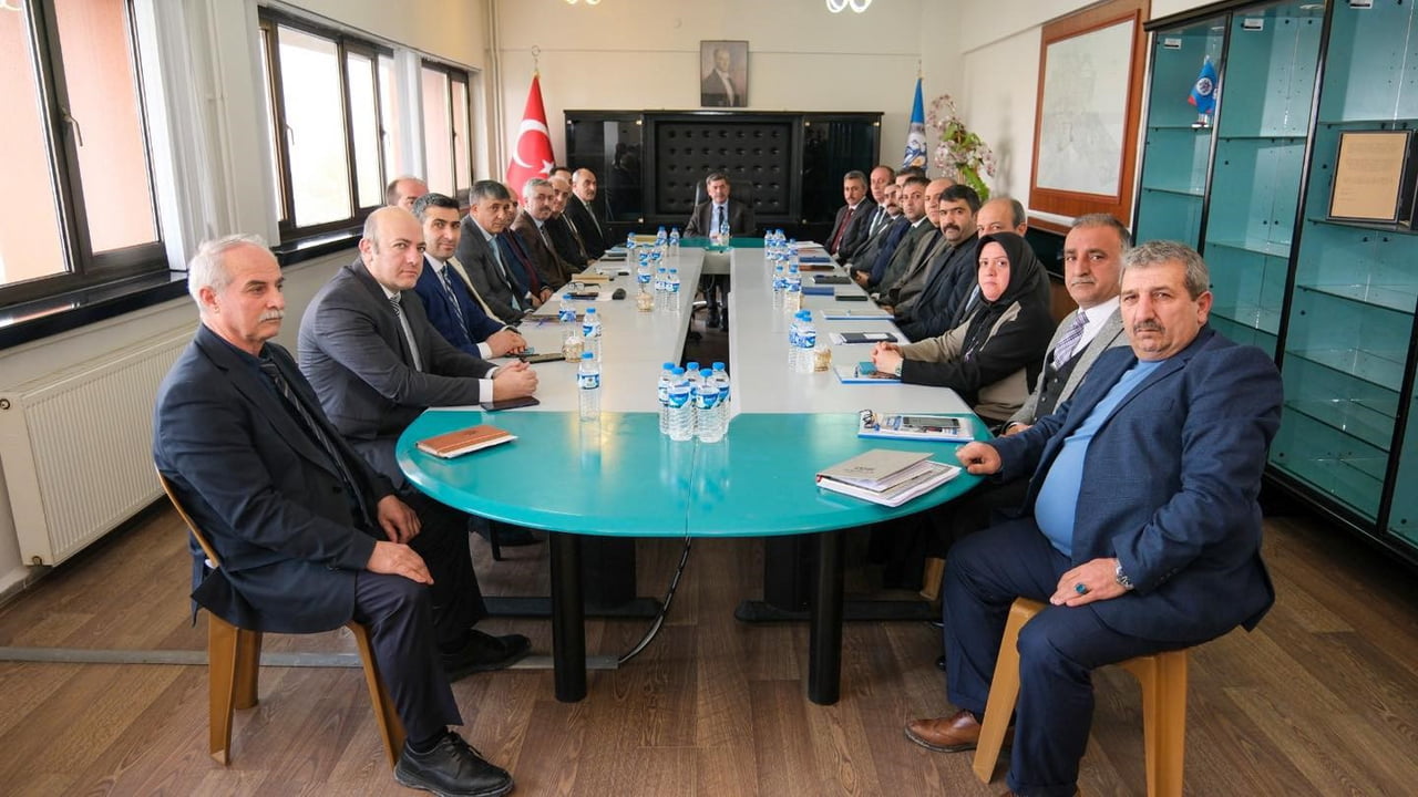 ERZİNCAN BELEDİYE BAŞKANI BEKİR AKSUN, BAŞKAN YARDIMCILARI VE BİRİM MÜDÜRLERİYLE BİR ARAYA GELEREK...