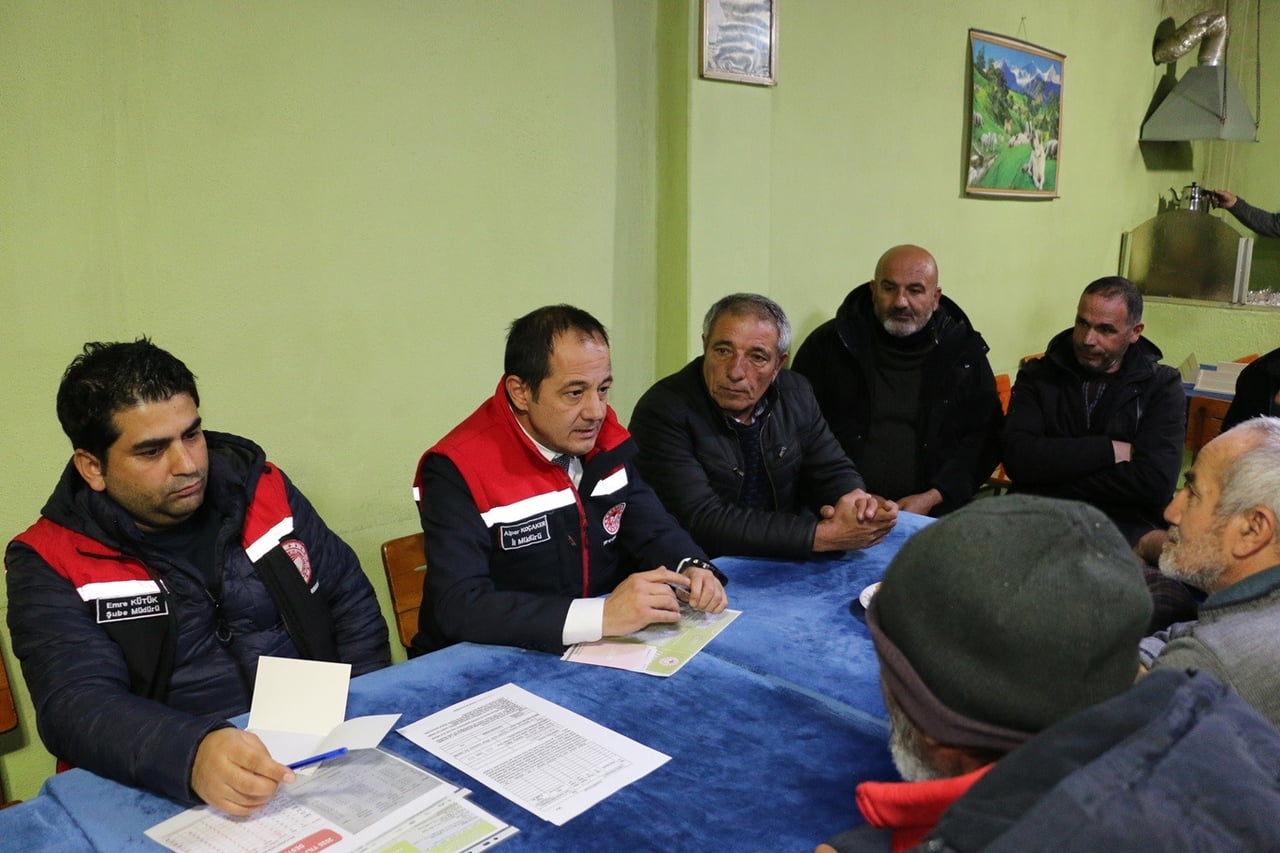 ERZİNCAN’DA TARIMDA YENİ DÖNEM: KÖYLERDE GECE TOPLANTILARI BAŞLADI