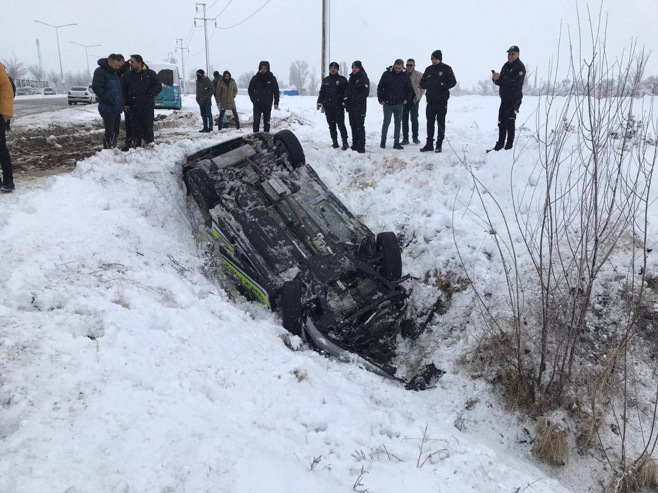 ERZİNCAN-SİVAS KARAYOLUNDA MEYDANA GELEN TRAFİK KAZASINDA İKİ POLİS MEMURU YARALANDI.