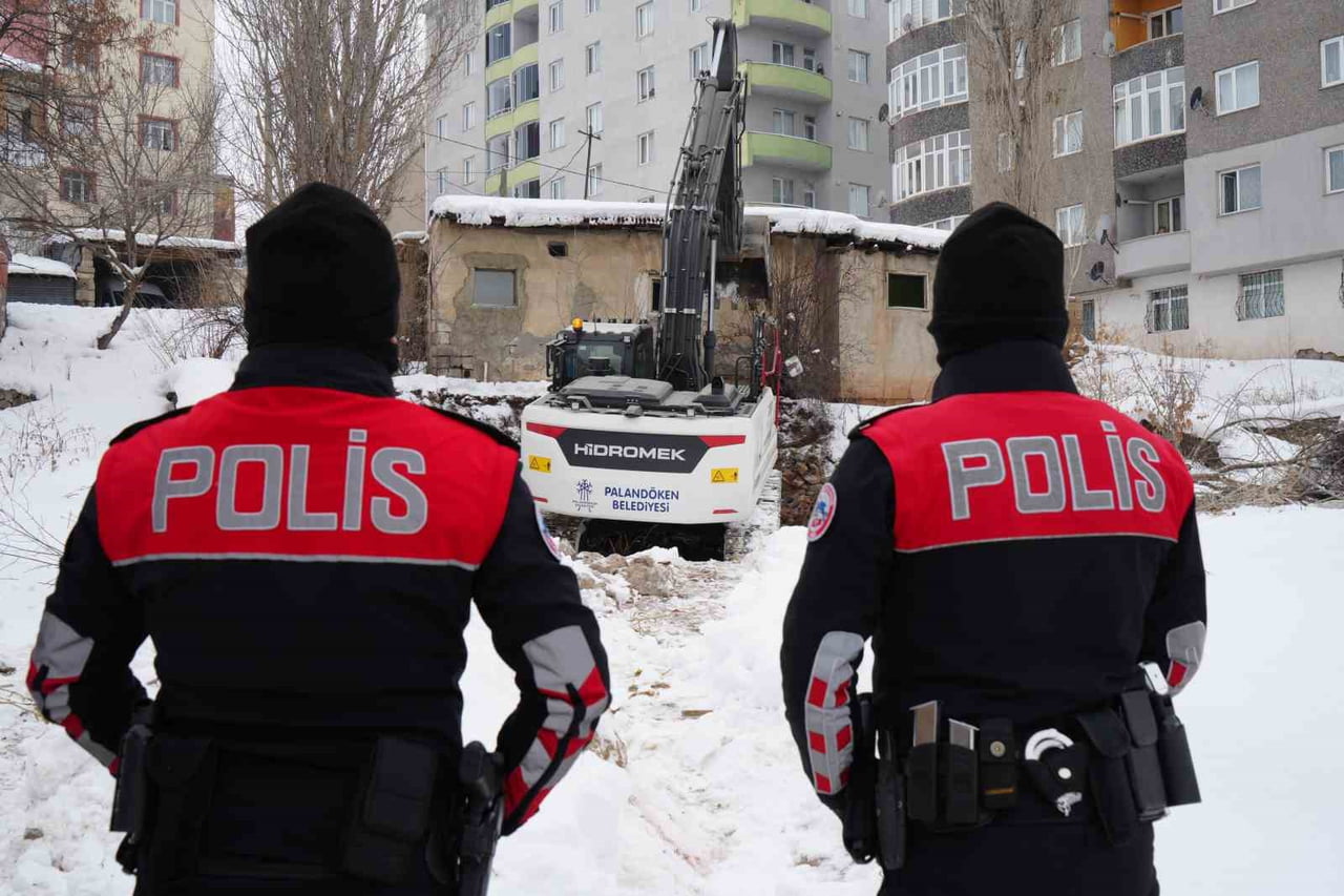 ERZURUM'DA GÜVENLİK VE TOPLUMSAL HUZUR AÇISINDAN SIKINTILARI BERABERİNDE GETİREN METRUK BİNALARA...