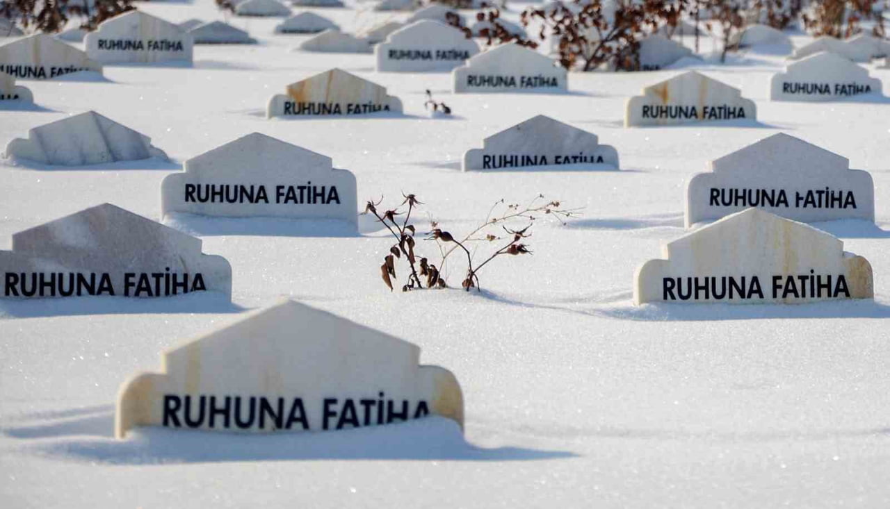 ERZURUM BU GÜNLERDE KIŞIN EN SOĞUK GÜNLERİNİ YAŞIYOR. SOĞUĞUN TÜM YAŞAMI OLUMSUZ ETKİLEDİĞİ KIŞ...