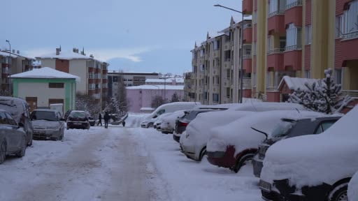 Erzurum’da kar nedeniyle 690 mahallenin yolu ulaşıma kapandı