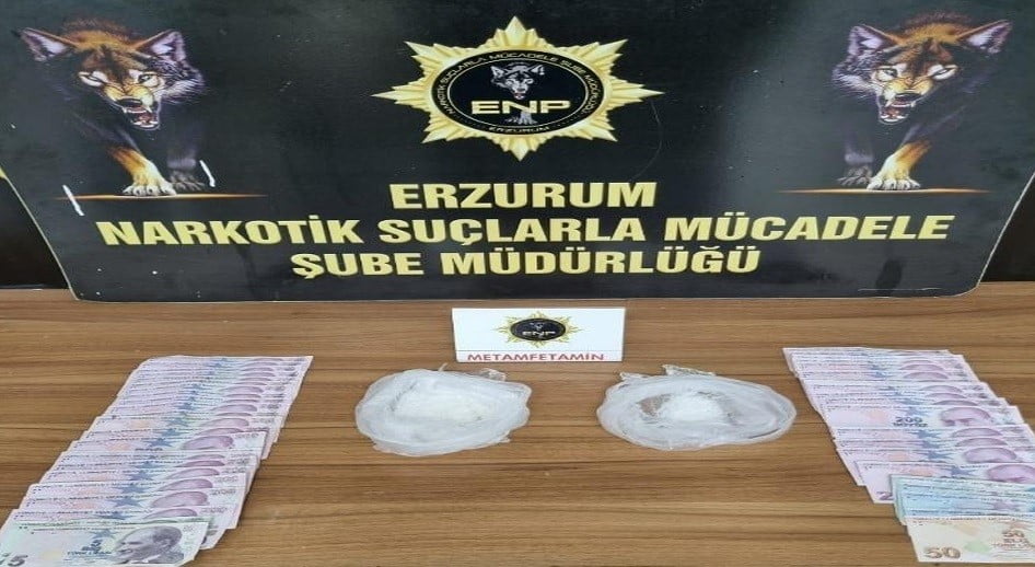 ERZURUM’DA POLİSİN DÜZENLEDİĞİ OPERASYONDA 937 GRAM UYUŞTURUCU MADDESİ ELE GEÇİRİLDİ. OPERASYON...