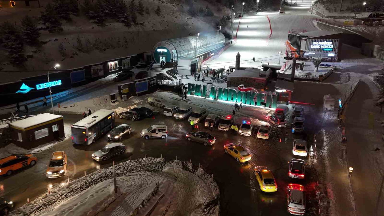 ERZURUM’DA YILBAŞI DOLAYISIYLA JANDARMA VE POLİS EKİPLERİ PALANDÖKEN KAYAK MERKEZİ’NDE YOĞUN...