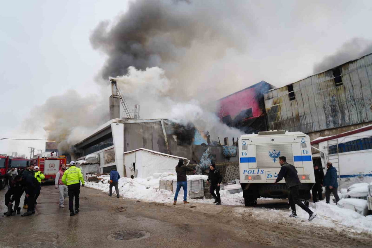 ERZURUM’UN YAKUTİYE İLÇESİ KURTULUŞ MAHALLESİ KERESTECİLER SİTESİ'NDE BULUNAN VE MOBİLYA ÜRETİMİ...