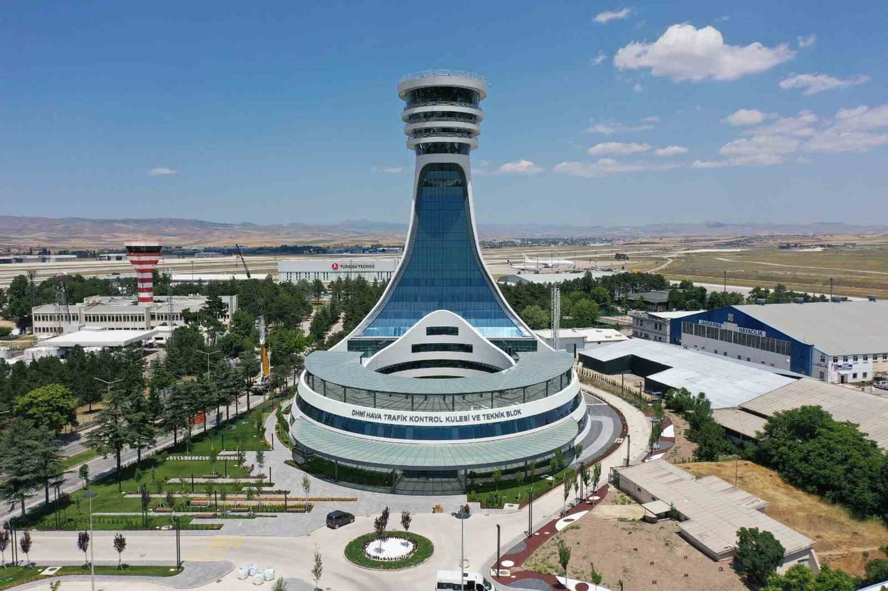 ESENBOĞA HAVALİMANI'NIN 3. PİSTİ VE YENİ KULESİ CUMHURBAŞKANI RECEP TAYYİP ERDOĞAN TARAFINDAN...