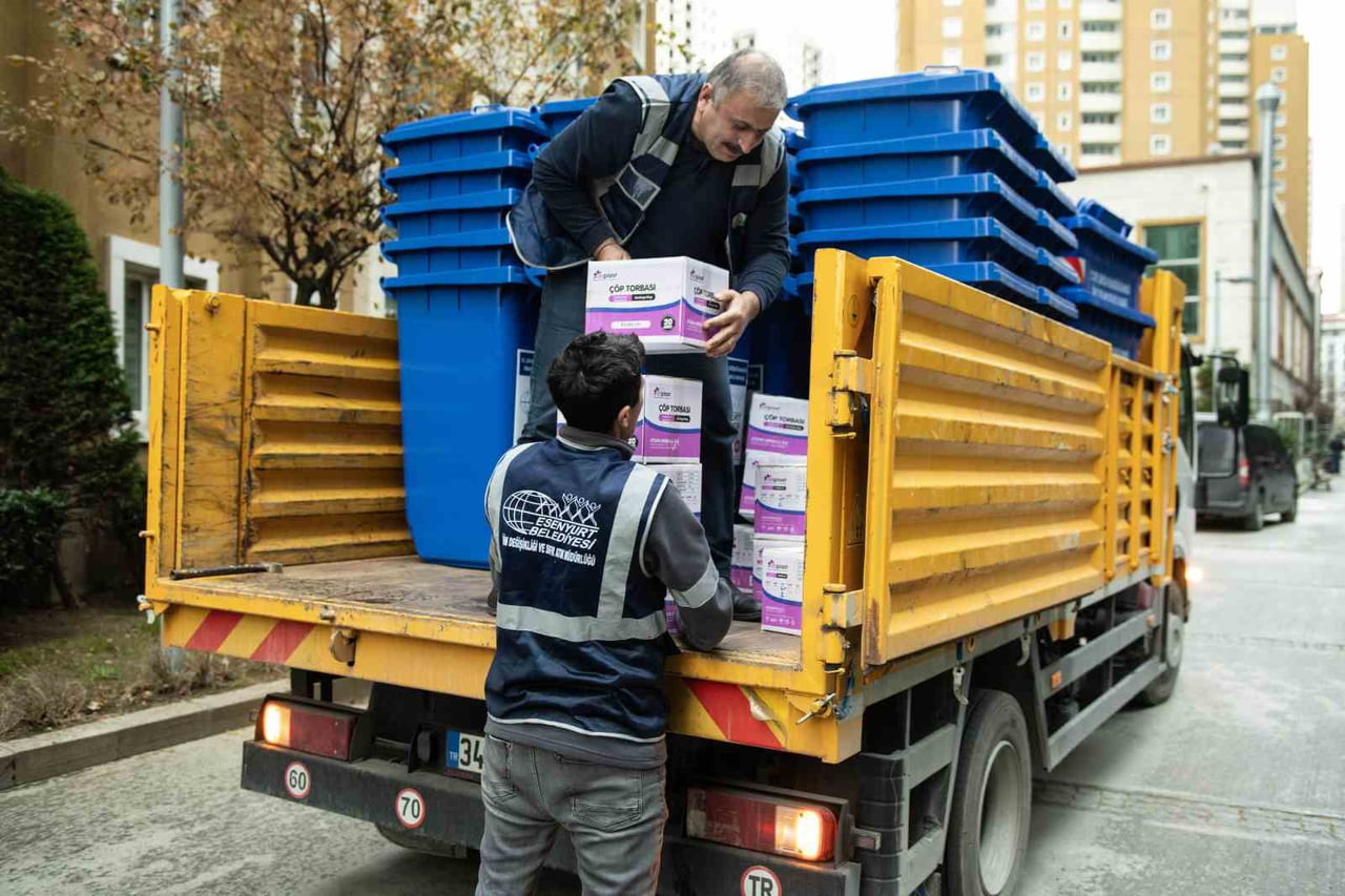 ESENYURT BELEDİYE BAŞKAN VEKİLİ CAN AKSOY’UN ÖNCÜLÜĞÜNDE YÜRÜTÜLEN GERİ DÖNÜŞÜM ÇALIŞMALARI...