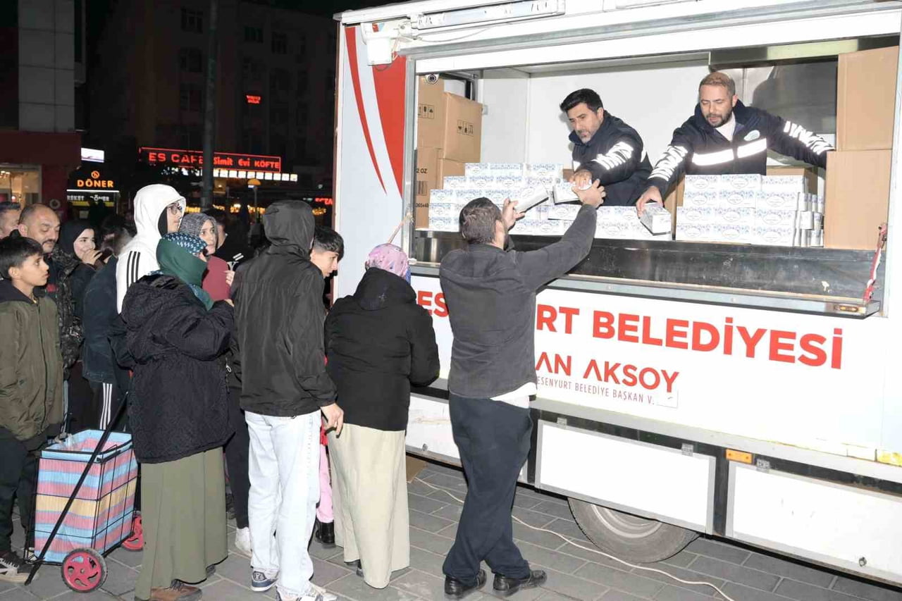 ESENYURT BELEDİYESİ, MİRAÇ KANDİLİ DOLAYISIYLA İLÇE GENELİNDEKİ CAMİLERDE VATANDAŞLARA KANDİL...