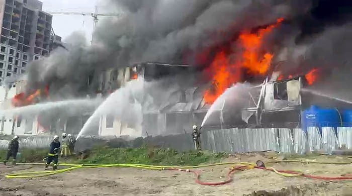 ESENYURT’TA BULUNAN BİR İNŞAAT ALANINDA YANGIN ÇIKTI