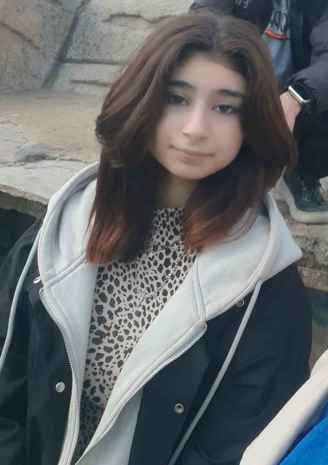 ESKİŞEHİR'DE 1 GÜNDÜR KAYIP OLAN 14 YAŞINDAKİ KEVSER AKAN'IN BULUNMASI İÇİN ÇALIŞMALAR SÜRÜYOR....