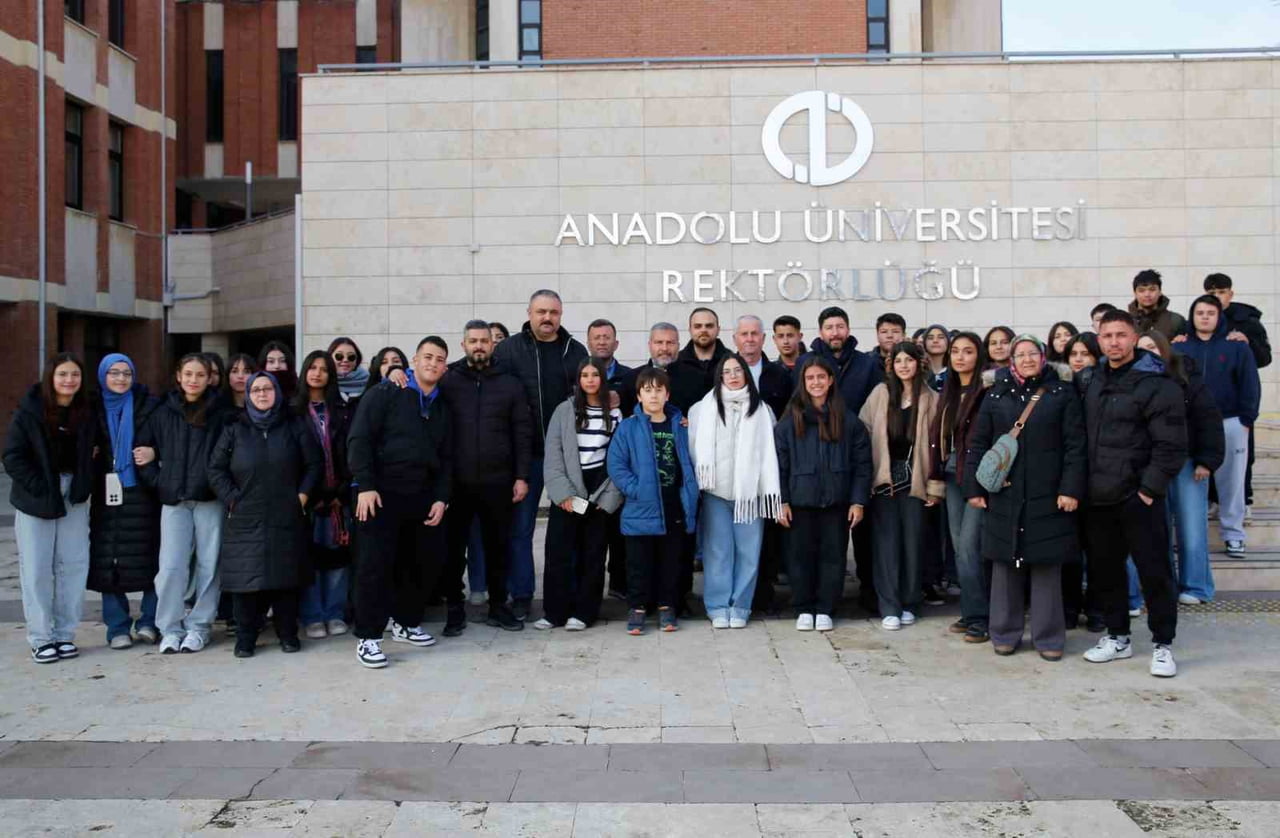 ESKİŞEHİR'DE 2025 YILINDA ANADOLU ÜNİVERSİTESİ'Nİ ZİYARET EDEN YAKLAŞIK 27 BİN LİSE ÖĞRENCİSİNE...