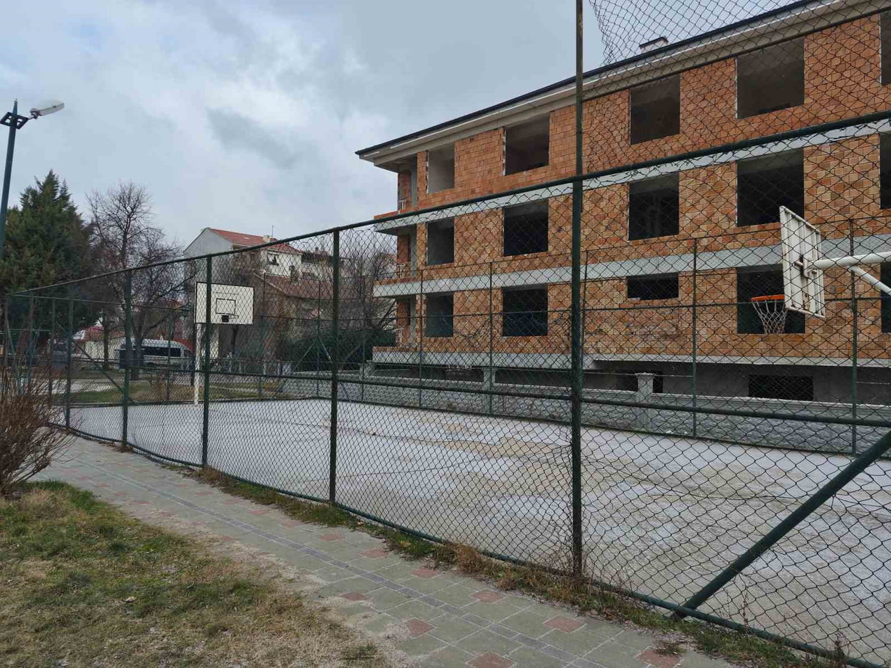 ESKİŞEHİR'DE MAHALLE KÜLTÜRÜNÜN EN CANLI NOKTALARI OLAN ÇOCUK PARKLARI ISSIZ KALDI.