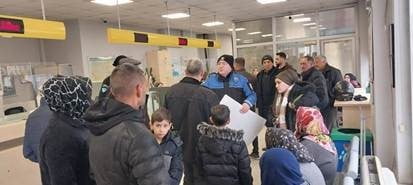 ESKİŞEHİR'DE POLİS EKİPLERİ, DOLANDIRICILIK OLAYLARIYLA İLGİLİ VATANDAŞLARA YÜZ YÜZE...