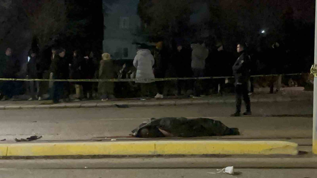 ESKİŞEHİR'DE SÜRATLİ OTOMOBİLİN ÇARPMASI SONUCUNDA ÖLEN YAYALARIN KİMLİKLERİ BELLİ OLDU. HAYATINI...