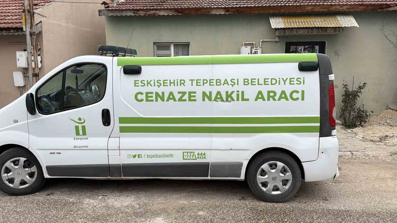 ESKİŞEHİR’DE ALKOL ALDIKTAN SONRA FENALAŞTIĞI İÇİN EVE GETİRİLEN EREN KARAKAYA (28), AİLESİ...