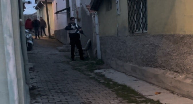 ESKİŞEHİR’DE CİNAYET İŞLEDİĞİ KONUSUNDA KENDİSİNİ İHBAR EDEN YABANCI UYRUKLU ŞAHSIN BELİRTTİĞİ...