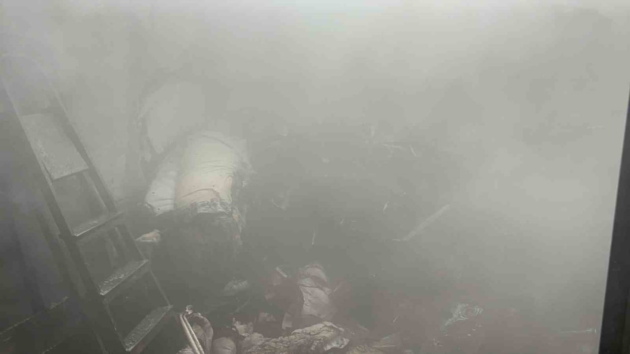 ESKİŞEHİR’DE, İDDİAYA GÖRE KEDİLERİN ISINMASI İÇİN BİR SİTENİN ZEMİN KATINDA AÇILAN ELEKTRİKLİ...