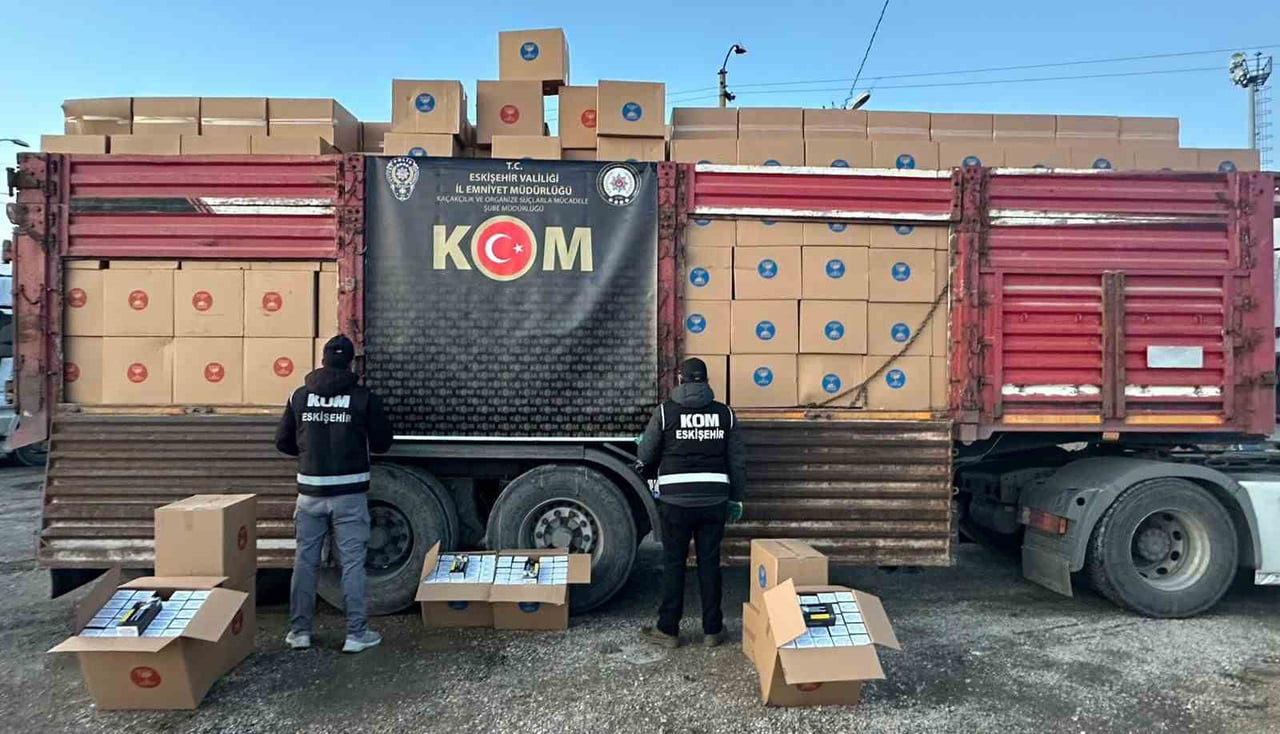 ESKİŞEHİR’DE POLİS TARAFINDAN DÜZENLENEN 2 AYRI OPERASYONDA, 7 MİLYON 300 BİN DAL BANDROLSÜZ BOŞ...