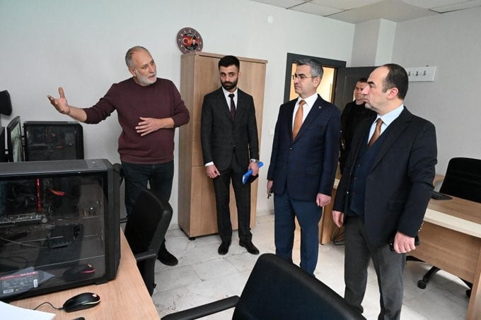 ESKİŞEHİR İL EMNİYET MÜDÜRÜ TOLGA YILMAZ, ASAYİŞ ŞUBE MÜDÜRLÜĞÜ PERSONELİYLE BİR ARAYA GELEREK...