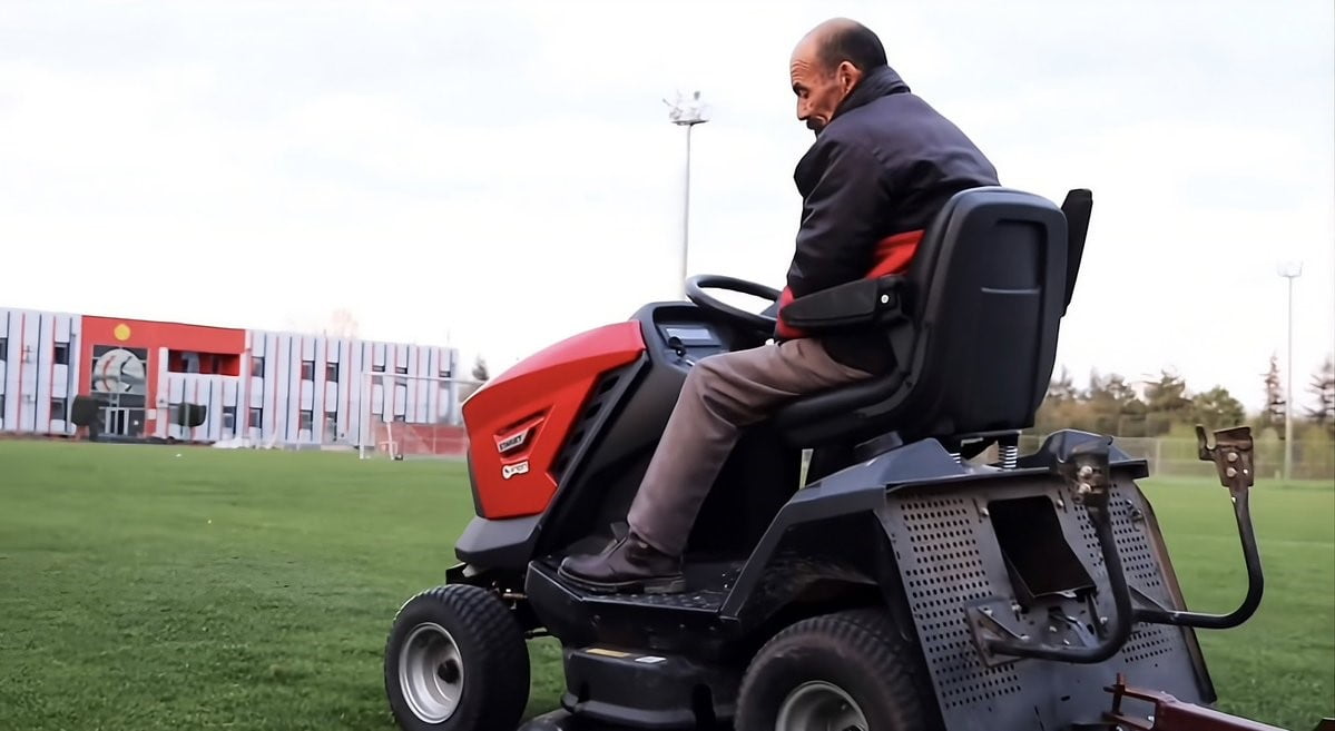 ESKİŞEHİRSPOR KULÜBÜ, KULÜBÜN SEVİLEN İSİMLERİNDEN VE UZUN YILLAR HİZMET VERMİŞ EMEKTARI SEDAT...