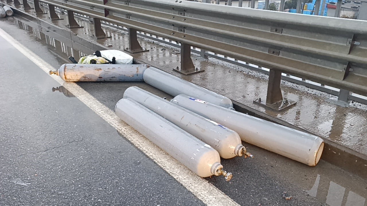 ETRAFA SAÇILAN TÜPLER