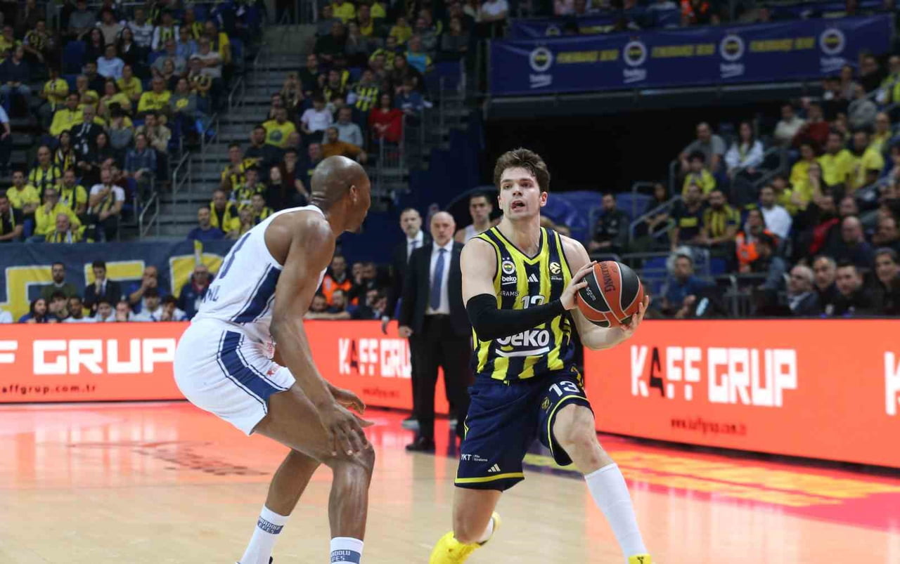 EUROLEAGUE'İN 25. HAFTASINDA FENERBAHÇE BEKO, SAHASINDA KARŞILAŞTIĞI A. EFES’İ 79-62 MAĞLUP ETTİ....