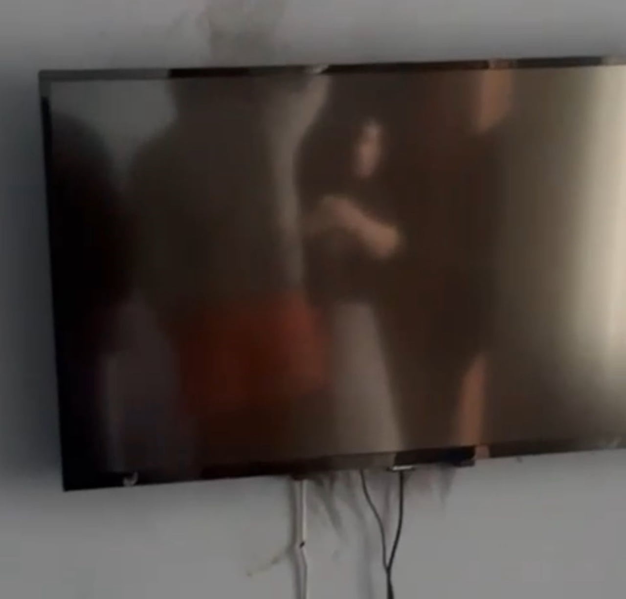 EVDE BULUNAN ELEKTRİKLİ EV ALETLERİNDE VE EŞYALARDA HASAR OLUŞTU