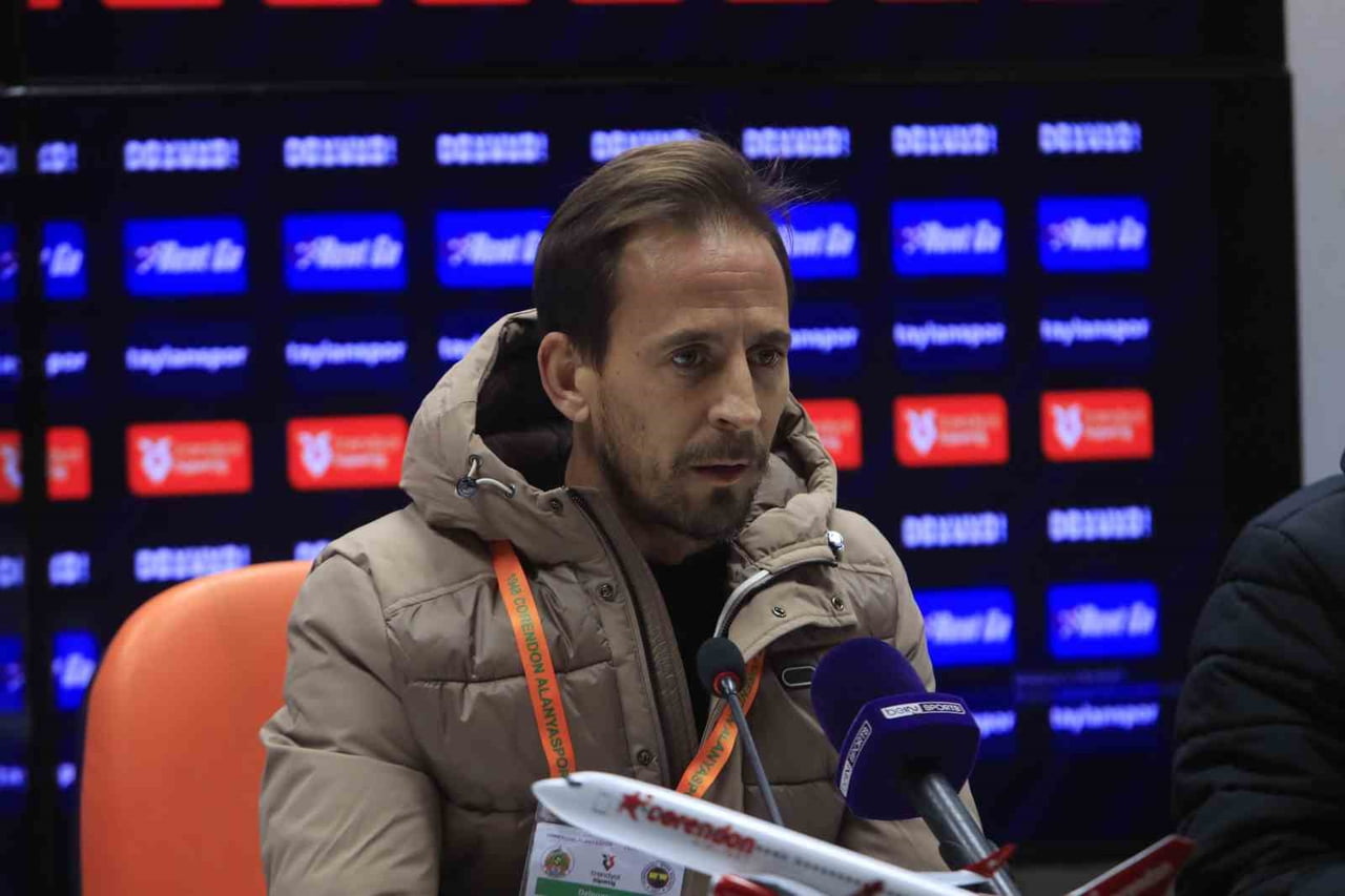 EVİNDE FENERBAHÇE’YE 3-2 MAĞLUP OLAN ALANYASPOR’DA TEKNİK DİREKTÖR JOAO PEREİRA, "ADAM ADAMA...