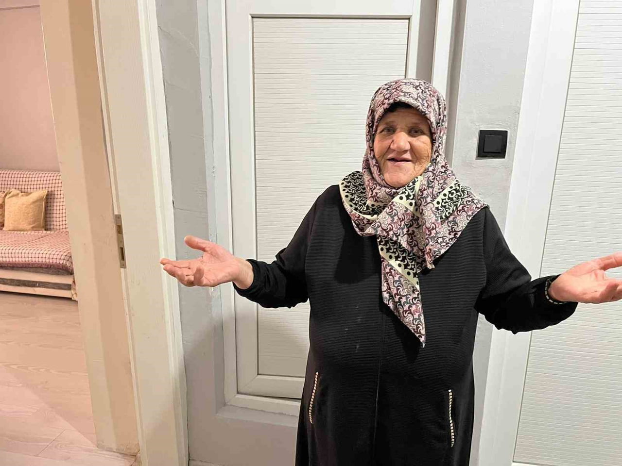 EVİNİ SU BASAN ZÜLCİYE ASLAN