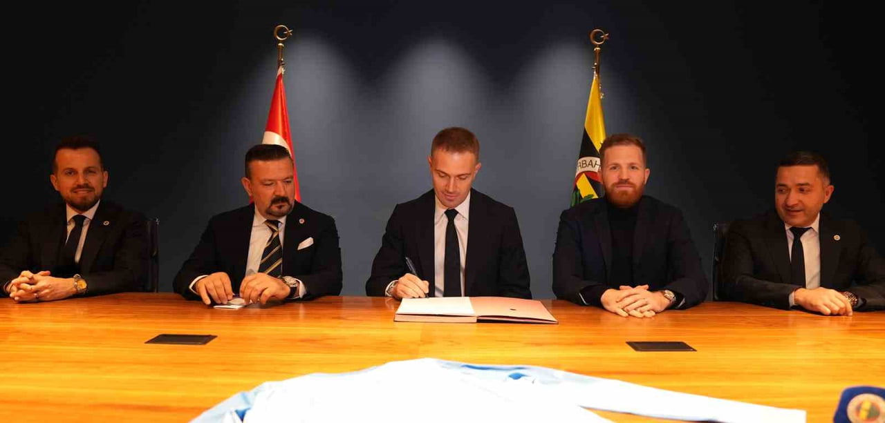 FENERBAHÇE, ALT YAPISINDA YETİŞEN VE UZUN YILLAR SARI-LACİVERTLİ FORMAYI GİYEN MERT GÜNOK’U...