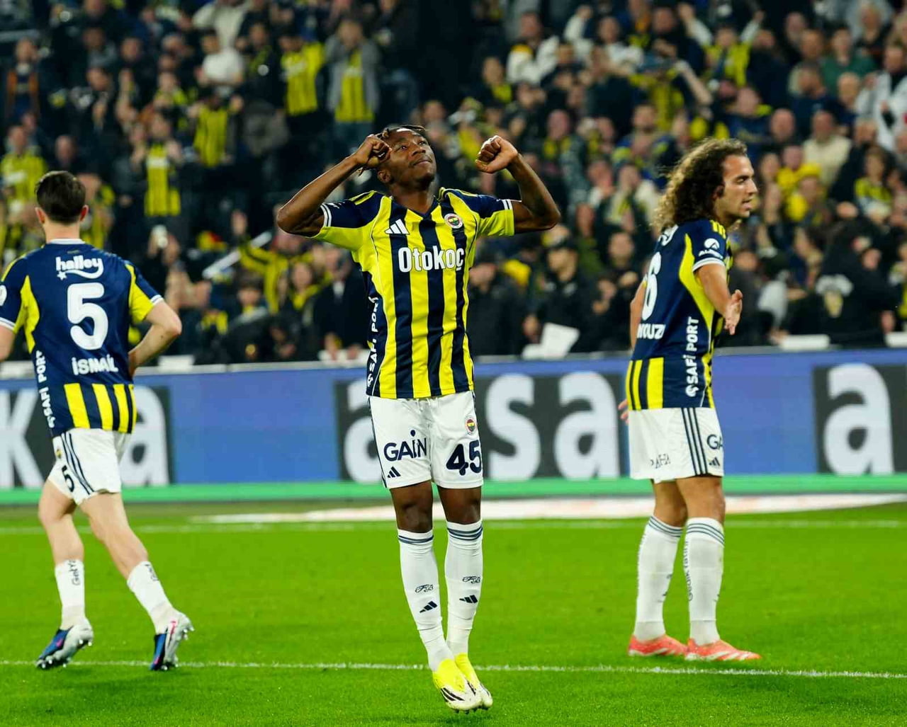 FENERBAHÇE’NİN MALİLİ OYUNCUSU DORGELES NENE, GÖZTEPE MAÇINDA ATTIĞI GOLLE BU SEZON 4. GOLÜNÜ...