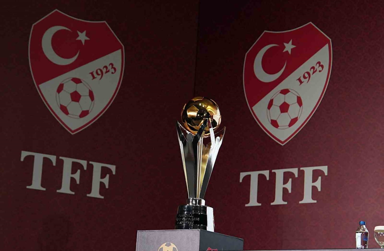 FENERBAHÇE’NİN PORTEKİZLİ FUTBOLCUSU NELSON SEMEDO, GALATASARAY İLE OYNAYACAKLARI TURKCELL SÜPER...