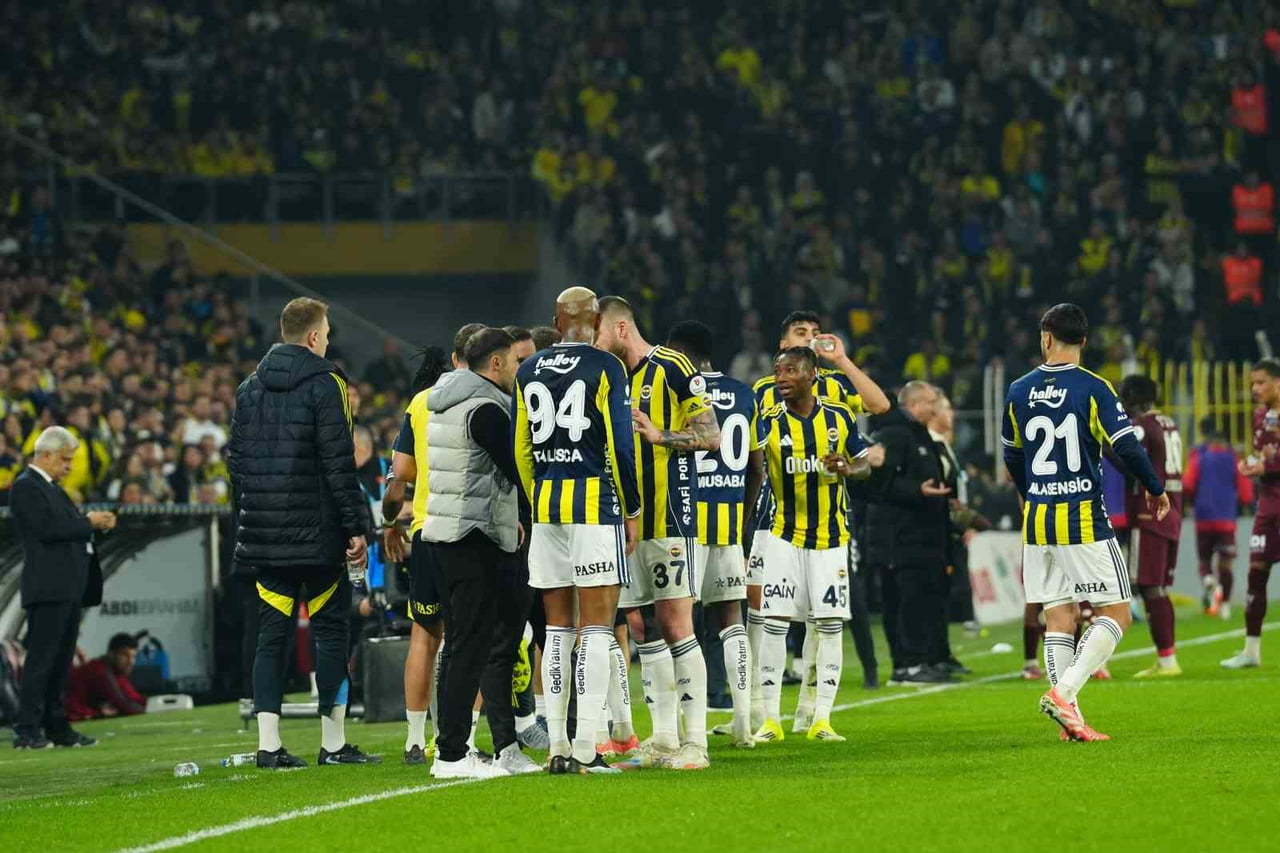 FENERBAHÇE, TRENDYOL SÜPER LİG'DE BU SEZON 3 MAÇ VE ÜZERİ ELDE ETTİĞİ GALİBİYET SERİLERİNİ...