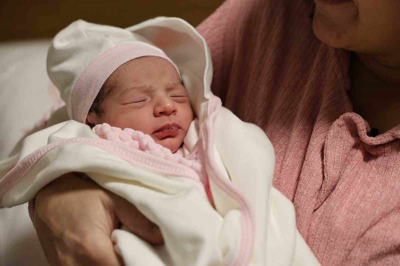 FETHİ SEKİN ŞEHİR HASTANESİ KADIN HASTALIKLARI VE DOĞUM BÖLÜMÜ’NDE ÜÇÜ KIZ, BİRİ ERKEK DÖRT BEBEK...