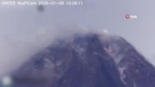 Filipinler'de bulunan Mayon Yanardağı'nda patlama riski nedeniyle alarm seviyesi 3'e yükseltildi.